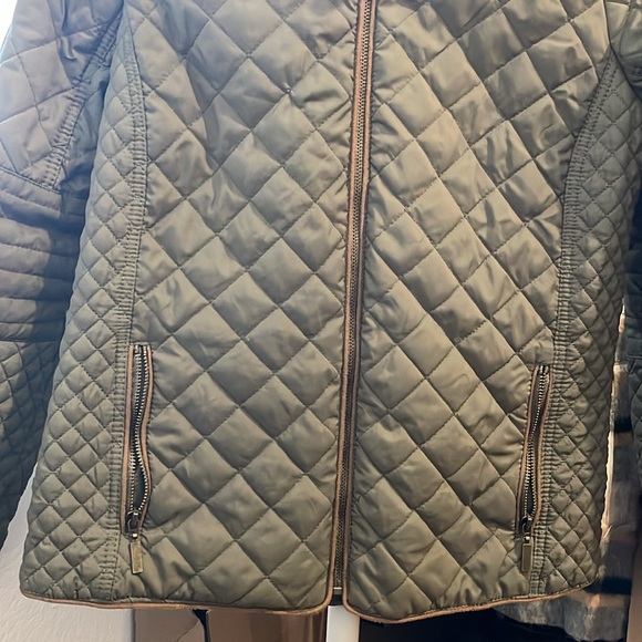 Petite Miss Ashley lightweight quilted zip jacket - Picture 3 of 4